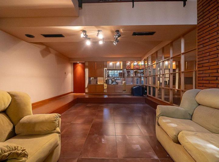 VENTA CASA 5 AMBIENTES CON PARQUE LINIERS 1