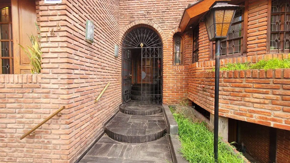 CASA EN VENTA PARQUE CHACABUCO 5 AMBIENTES 4