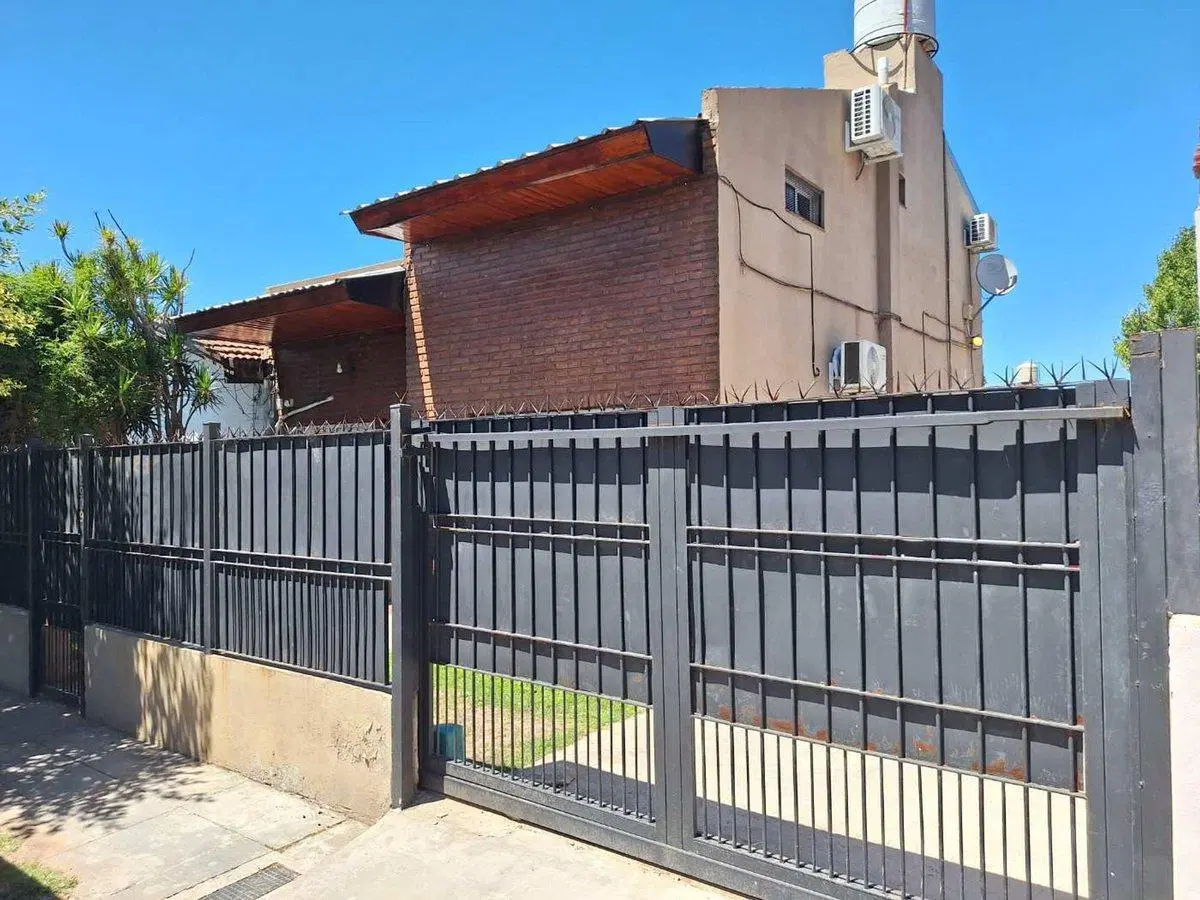 CASA 6 AMBIENTES VENTA DON TORCUATO PARQUE PILETA 3