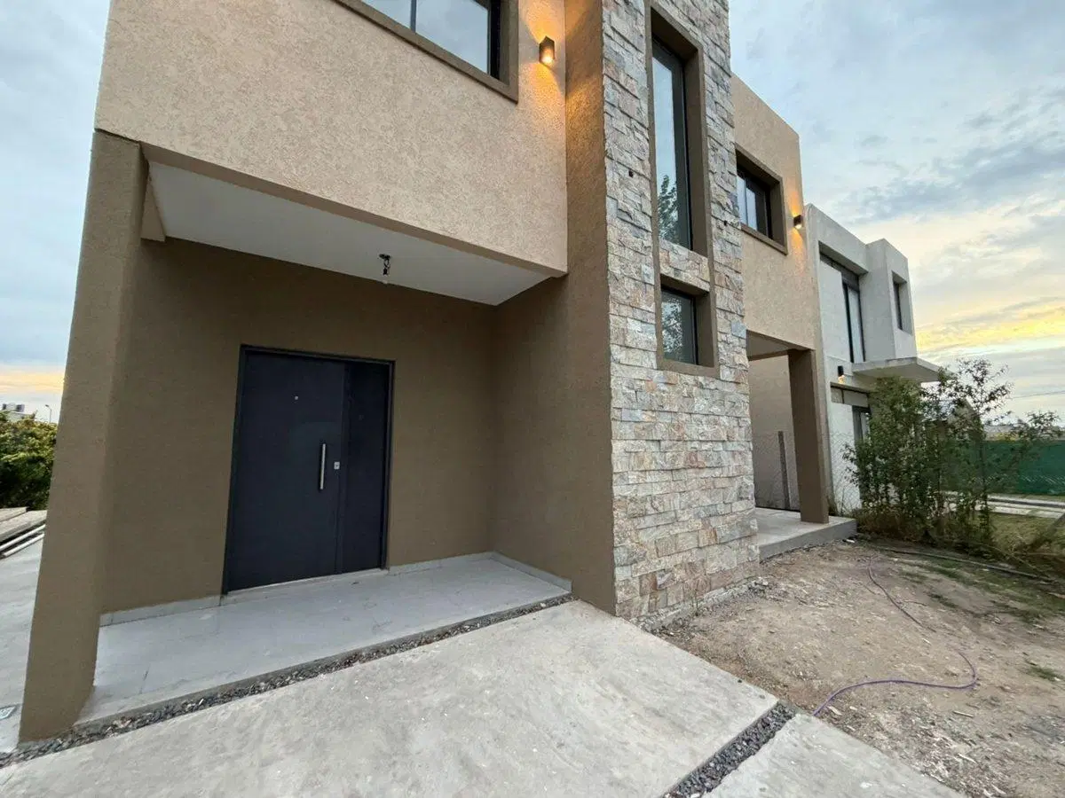 VENTA CASA 4 AMBIENTES BARRIO LAGUNA AZUL 130M2 3