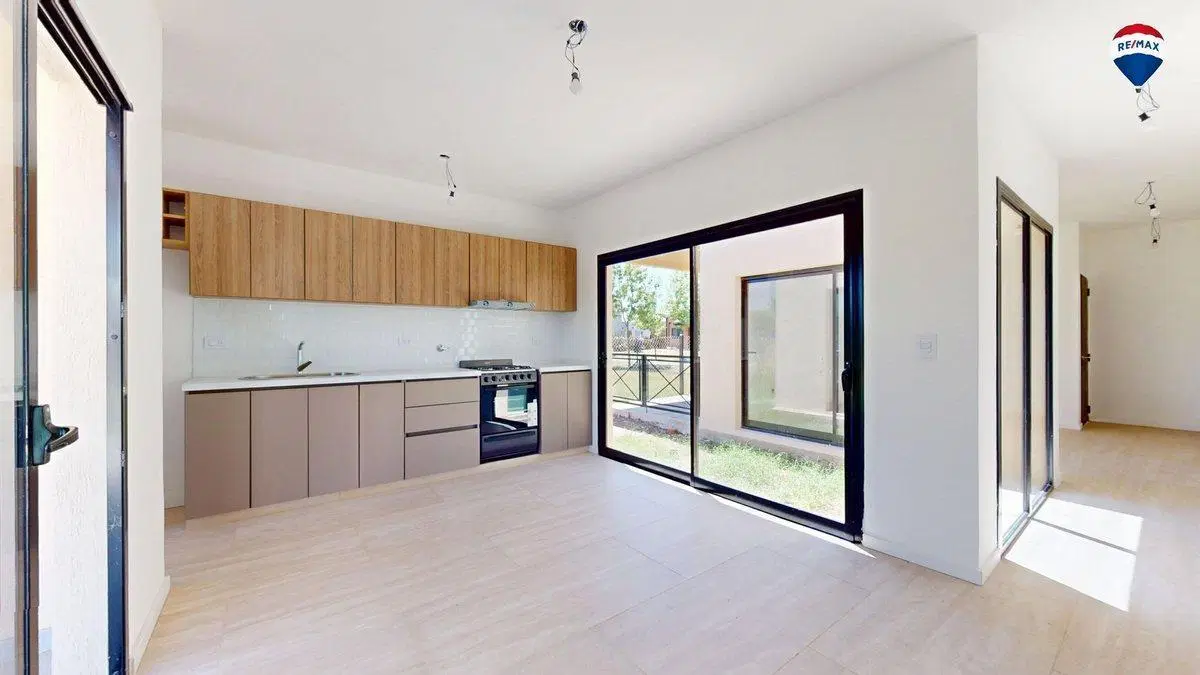 CASA TRES AMBIENTES EN BARRIO LAGUNA AZUL 118M2 5
