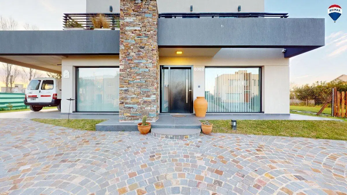 CASA 4 AMBIENTES BARRIO SANTA RITA 287 M2 2