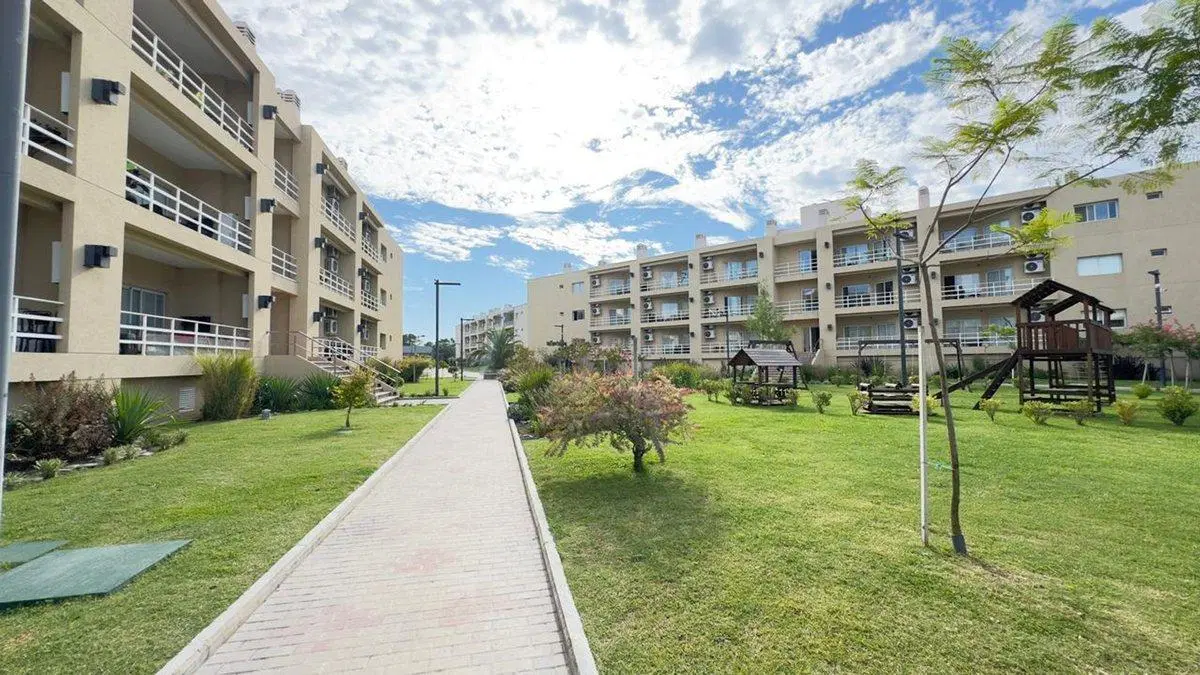 DEPARTAMENTO 2 AMBIENTES VENTA PILAR COCHERA CONDO 3