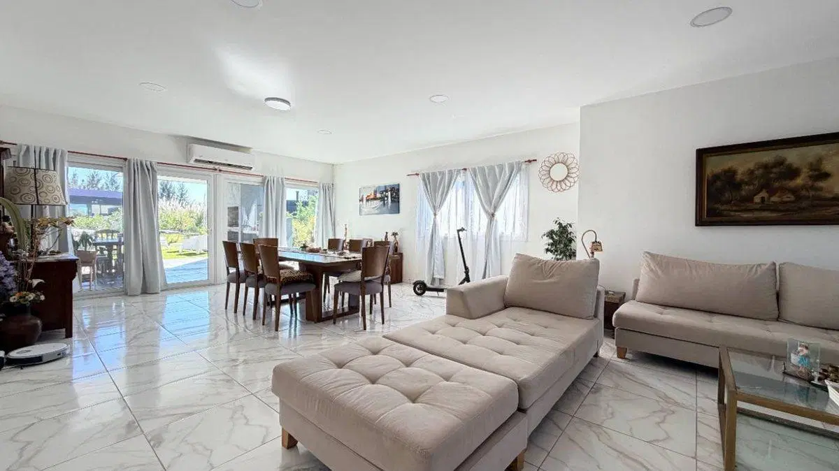 CASA PILETA BARRIO SANTO DOMINGO SAN VICENTE 2