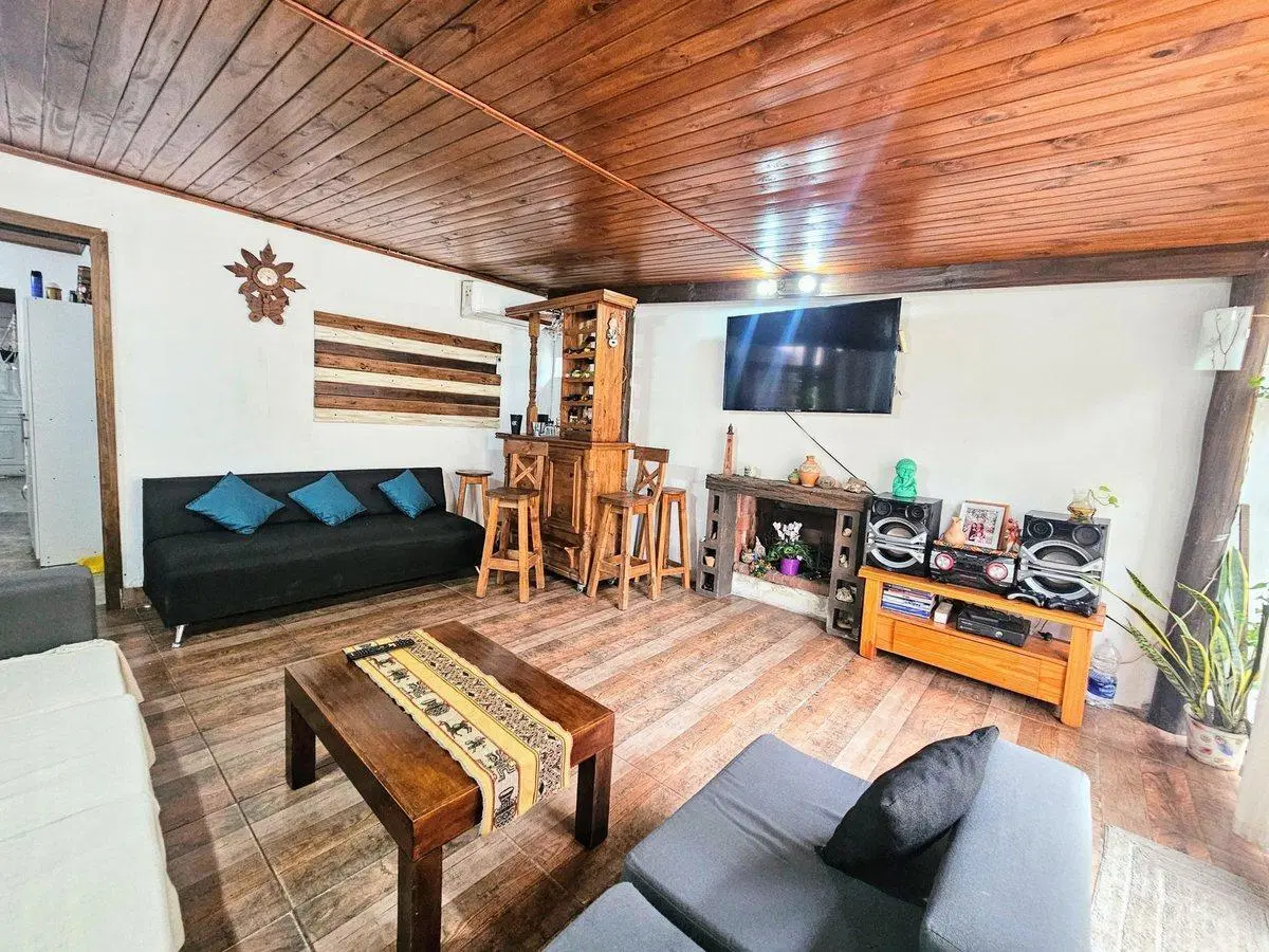 VENTA CASA 7 AMBIENTES PILETA GRAL RODRIGUEZ 4