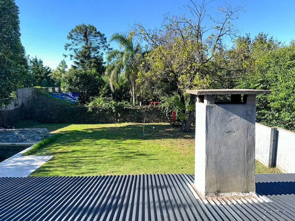 CASA VENTA VILLA LUZURIAGA CON PARQUE Y PILETA 3