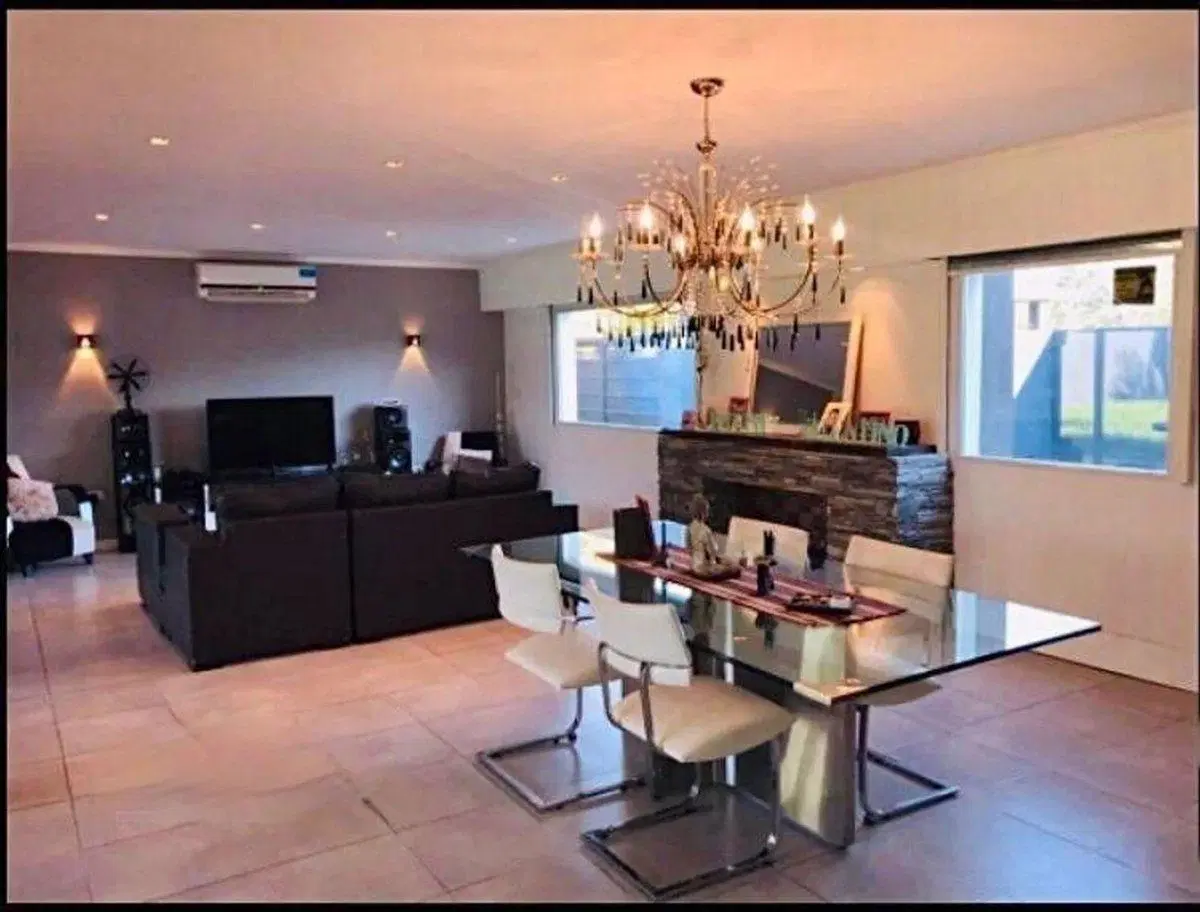CASA VENTA VILLA LUZURIAGA CON PARQUE Y PILETA 2