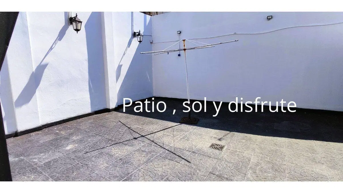 4 AMBIENTES CON DOS AMPLIOS PATIOS Y COCHERA 3