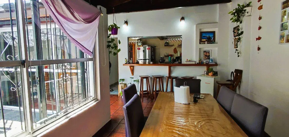4 AMBIENTES CON DOS AMPLIOS PATIOS Y COCHERA 4