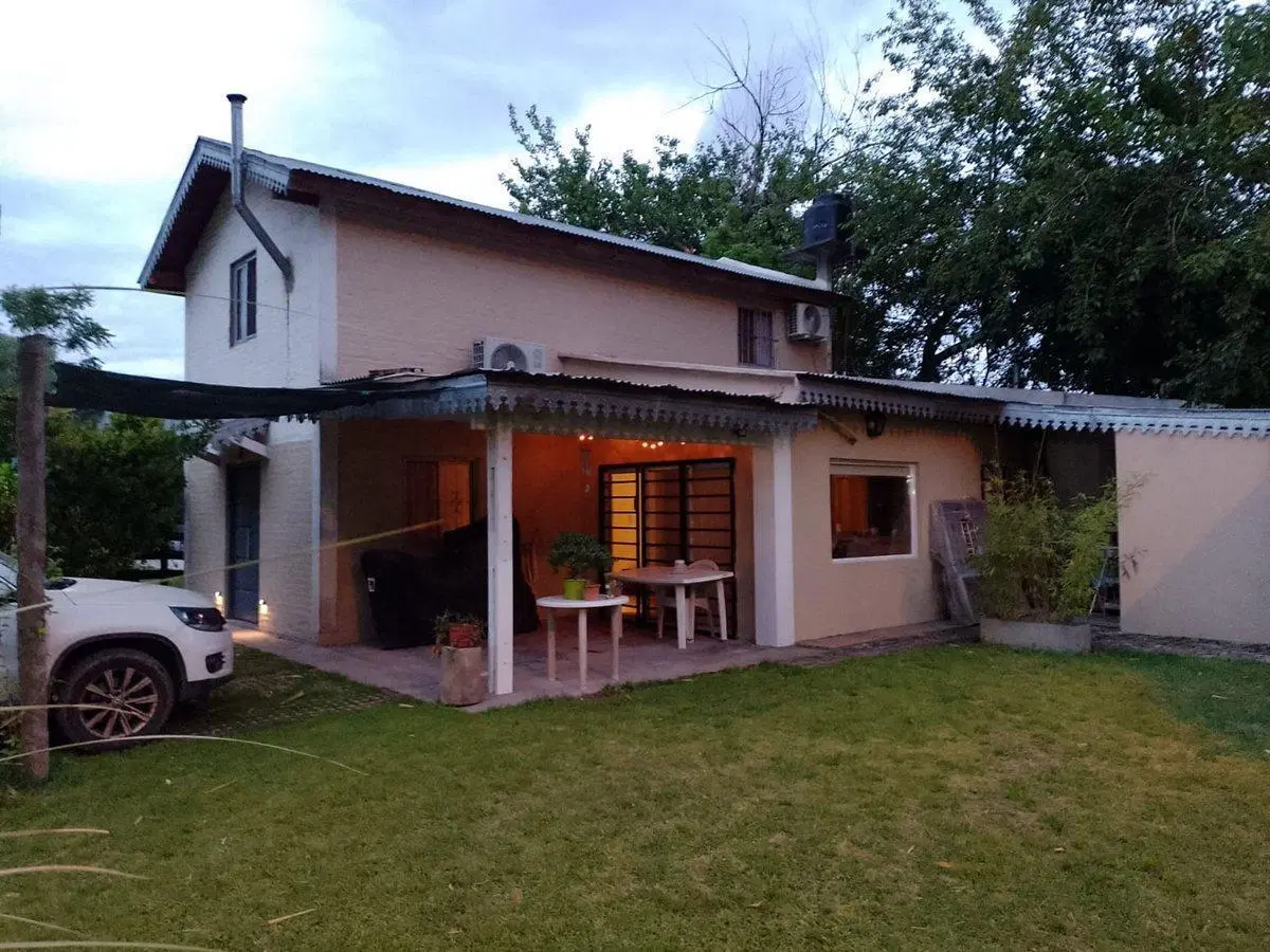 VENTA CASA 4 AMBIENTES BARRIO TIEMPO LIBRE 4