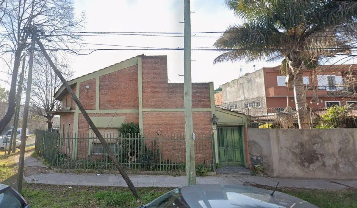 CASA A REFACCIONAR EN ESQUINA LOTE PROPIO 205 m² 4