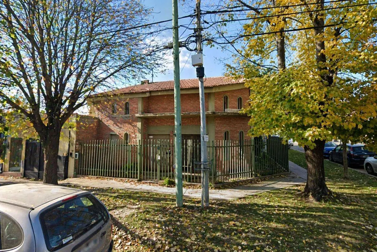 CASA A REFACCIONAR EN ESQUINA LOTE PROPIO 205 m² 3