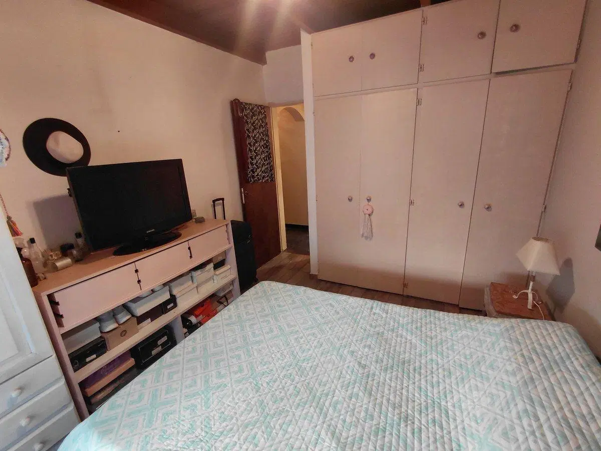 VENTA CASA 4 AMBIENTES MULTIFAMILIAR BERNAL OESTE 5