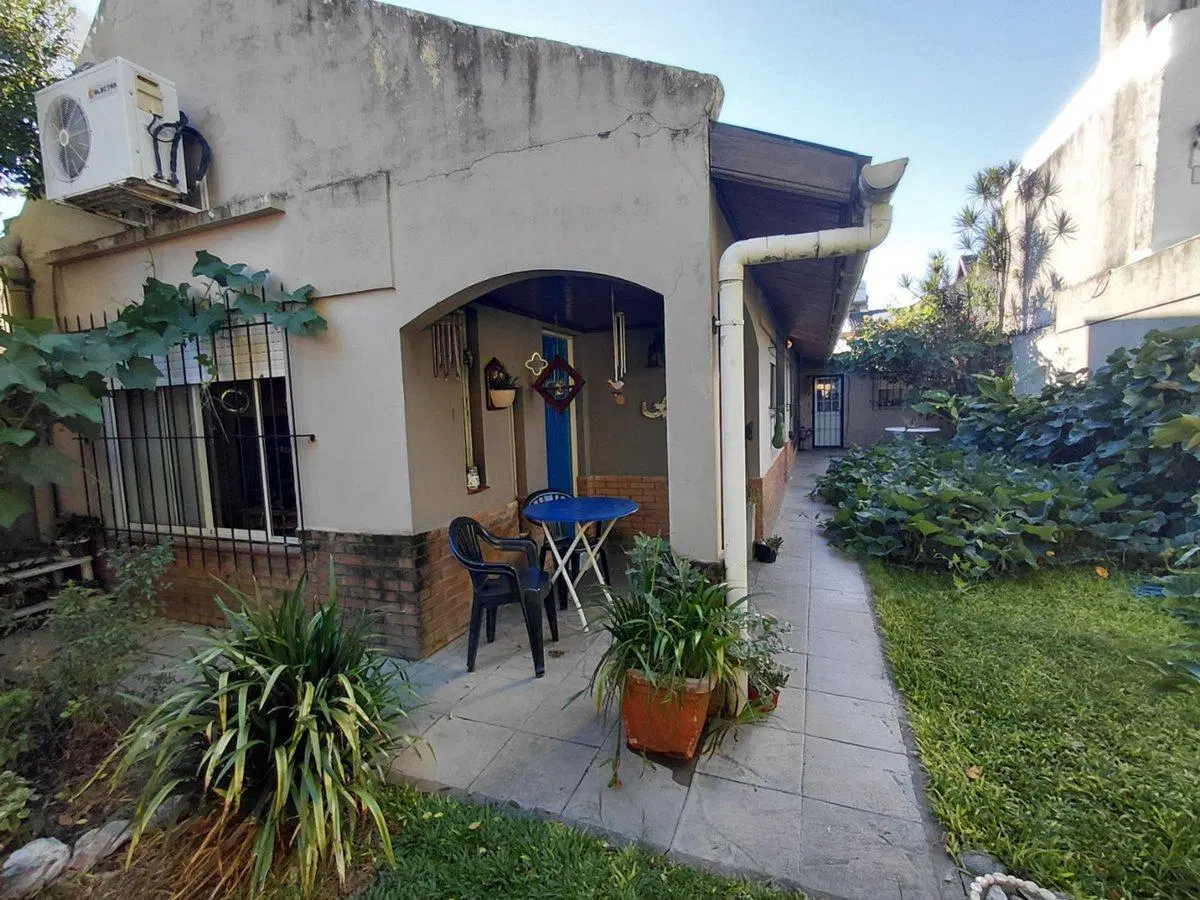 VENTA CASA 4 AMBIENTES MULTIFAMILIAR BERNAL OESTE 3