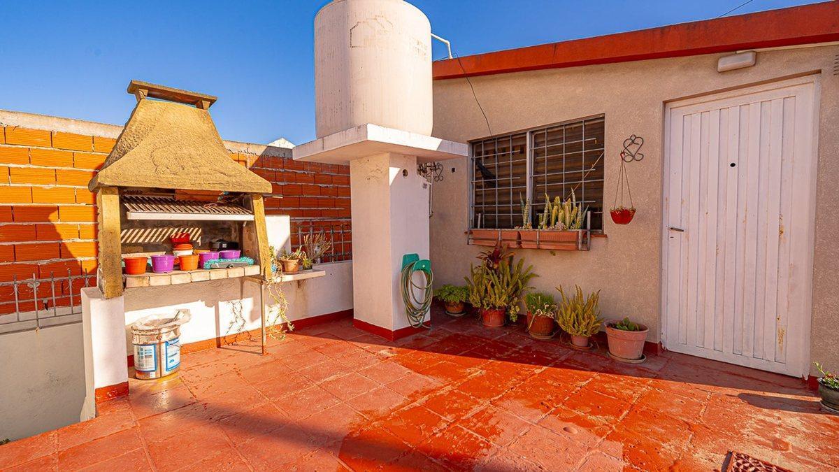 CASA EN VENTA 4 AMBIENTES SAN JUSTO PATIO TERRAZA