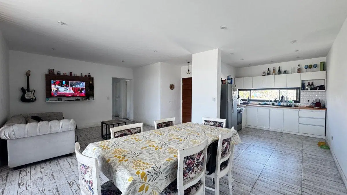 CASA BARRIO SANTA EMILIA PILAR PILETA  PERMUTA 5
