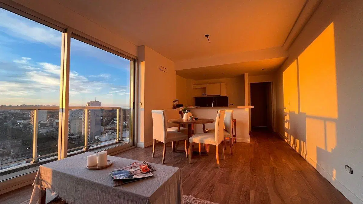 Venta departamento piso alto La Lucila 3