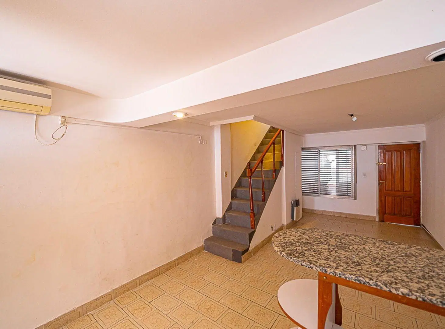 VENTA DUPLEX 3 AMBIENTES MORON PATIO COCHERA 2