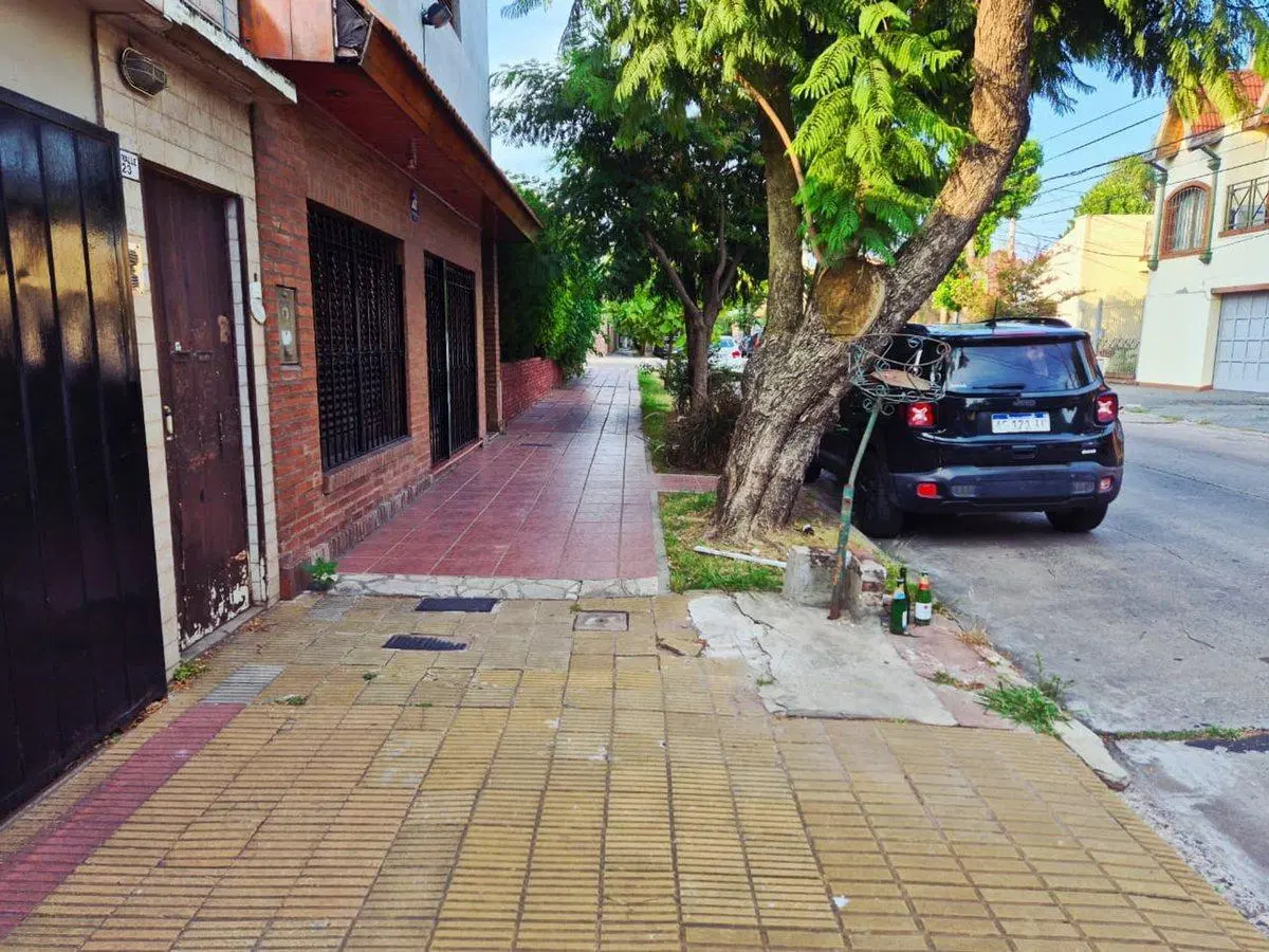 VENTA PH 2 AMBIENTES CASTELAR  PATIO SIN EXPENSAS 4