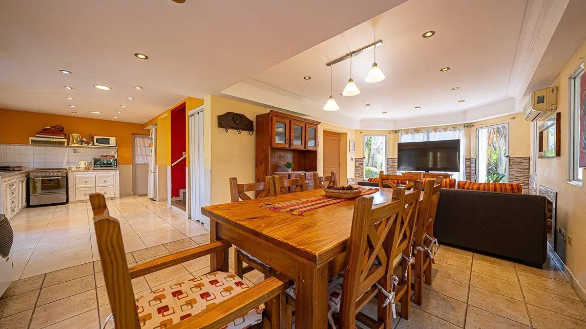 VENTA CASA 4 AMB GUERNICA BARRIO EL PARAISO PILETA 5