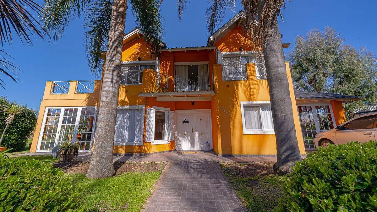 VENTA CASA 4 AMB GUERNICA BARRIO EL PARAISO PILETA 4
