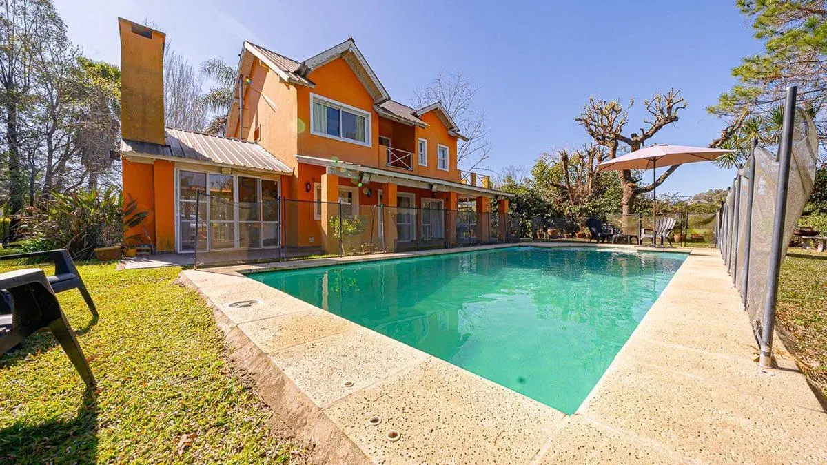 VENTA CASA 4 AMB GUERNICA BARRIO EL PARAISO PILETA 2