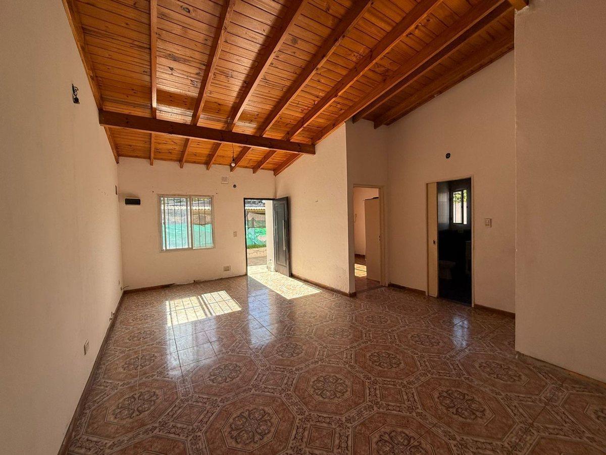 VENTA BLOQUE 2 CASAS 2 LOCALES FRANCISCO ALVAREZ