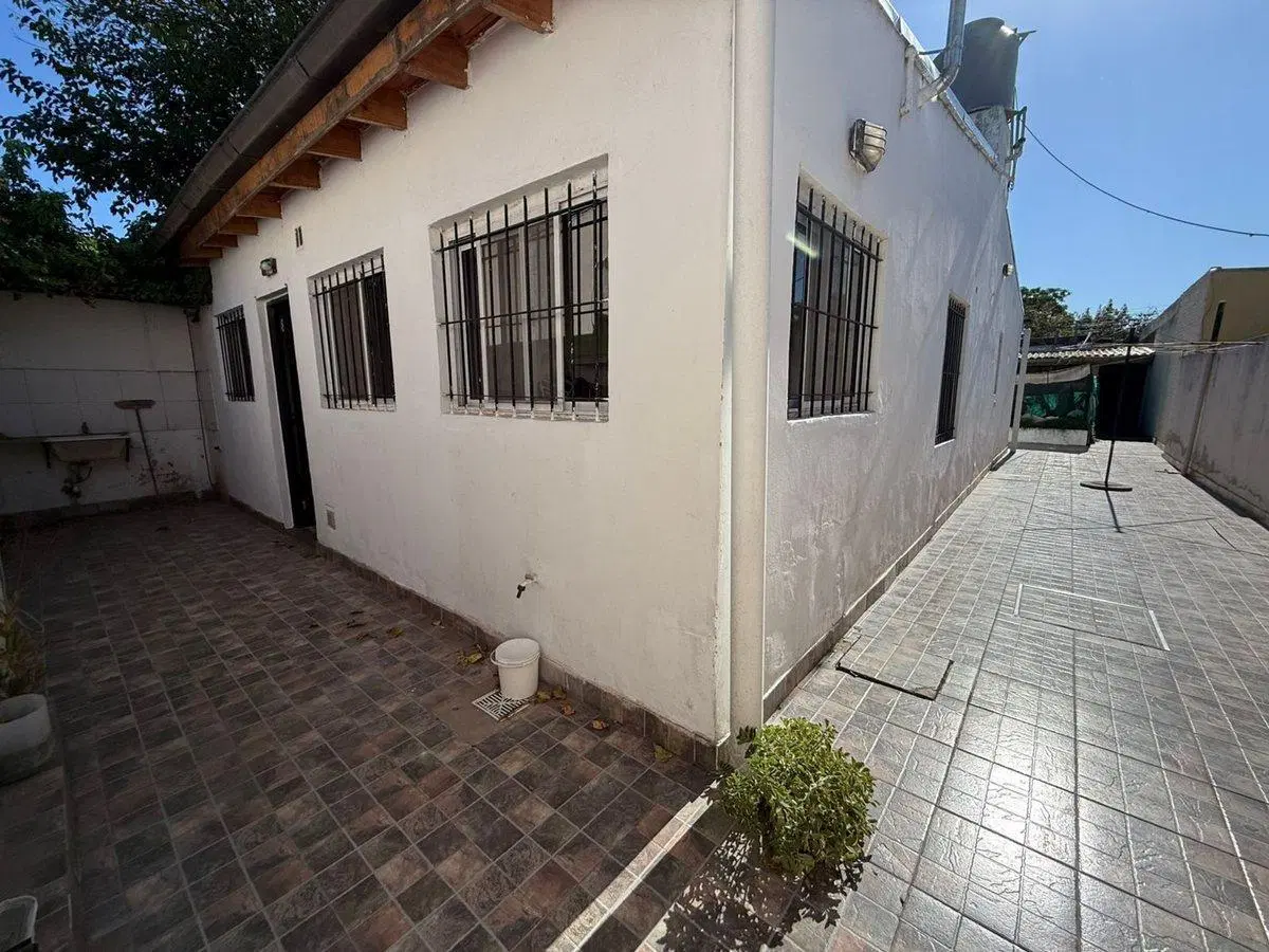 VENTA BLOQUE 2 CASAS 2 LOCALES FRANCISCO ALVAREZ 4