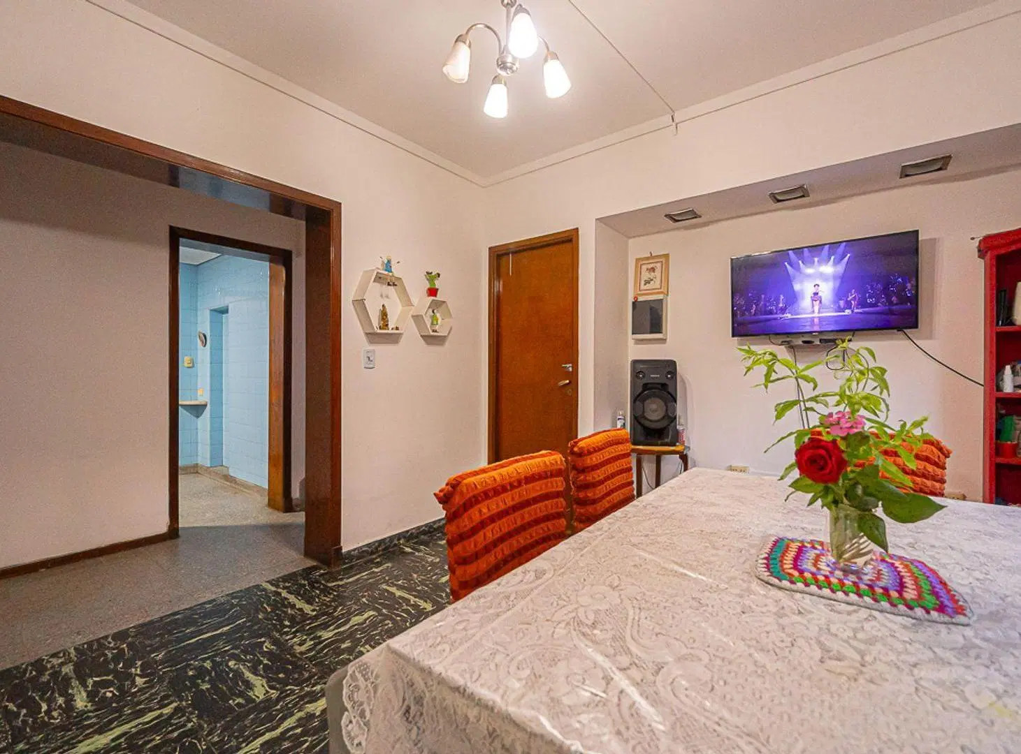 CASA DE CUATRO AMBIENTES EN LINIERS 5