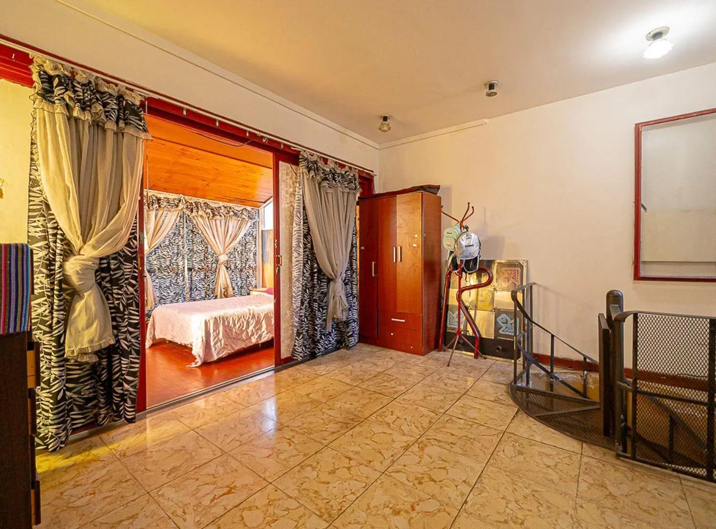 CASA DE CUATRO AMBIENTES EN LINIERS 3