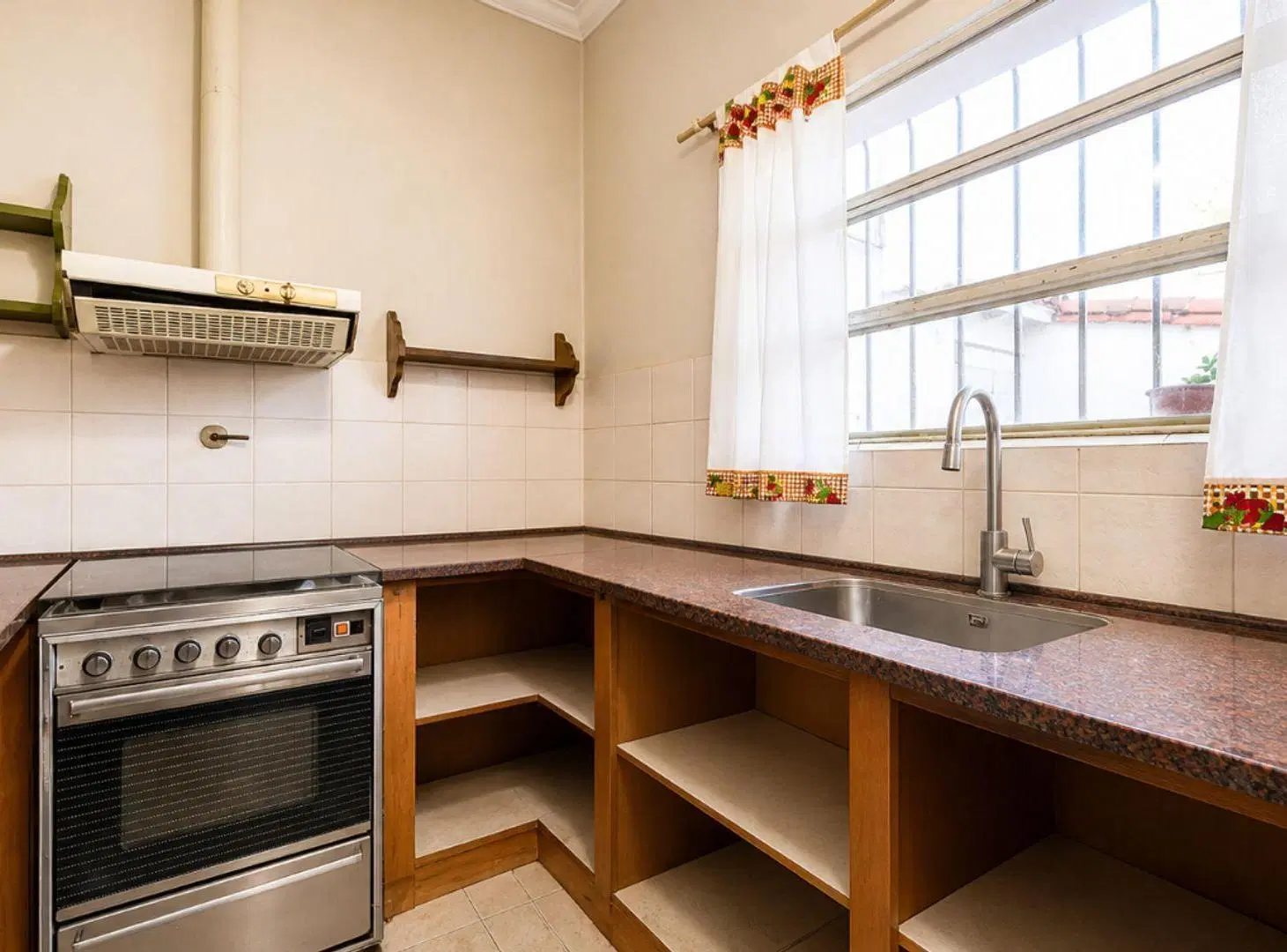 VENTA CASA TRES AMBIENTES EN HAEDO CON PARQUE 4