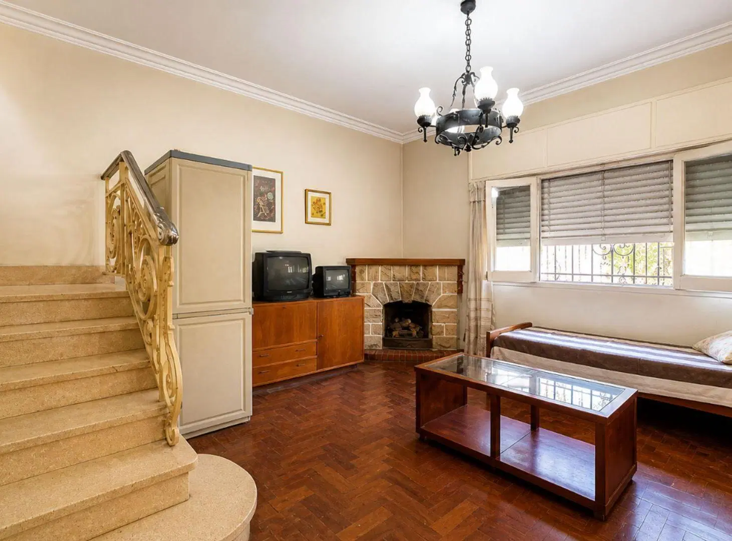 VENTA CASA TRES AMBIENTES EN HAEDO CON PARQUE 3