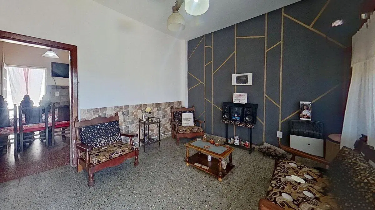 VENTA CASA 3 AMBIENTES MAS DEPTO MORON 2
