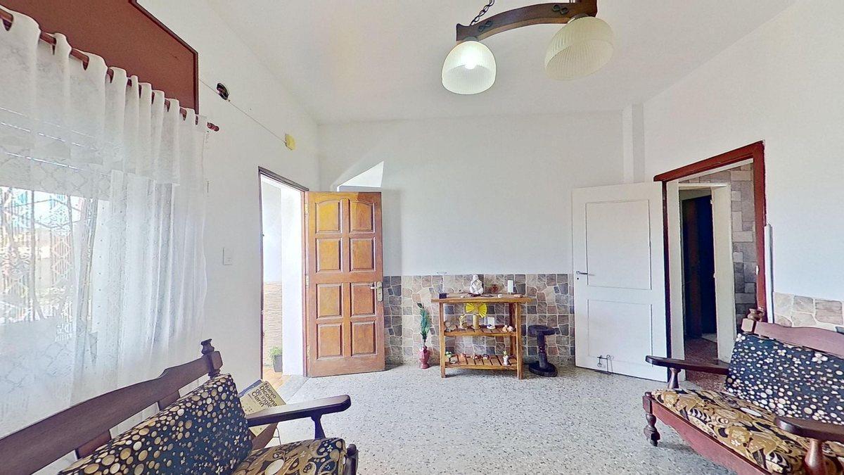 VENTA CASA 3 AMBIENTES MAS DEPTO MORON
