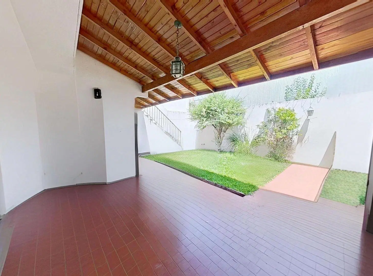 VENTA CASA 4 AMBIENTES VILLA REAL FONDO PARRILLA 4