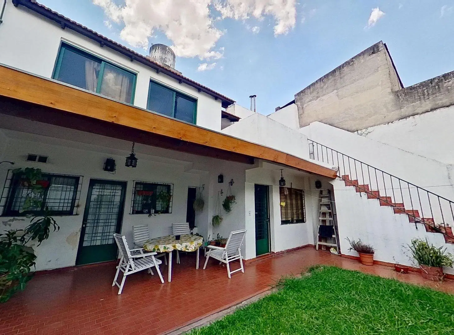VENTA CASA 4 AMBIENTES VILLA REAL FONDO PARRILLA 2