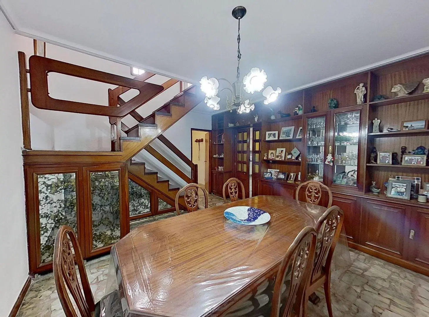 VENTA CASA 4 AMBIENTES VILLA REAL FONDO PARRILLA 5