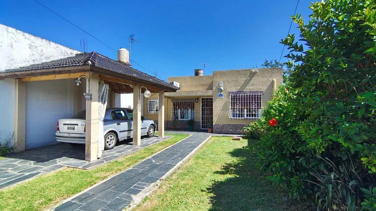 VENTA CASA 4 AMB JOSE MARMOL PILETA QUINCHO 4