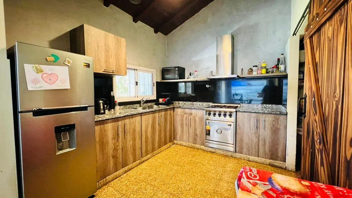 VENTA CASA 4 AMBIENTES MORON JARDIN PILETA 8