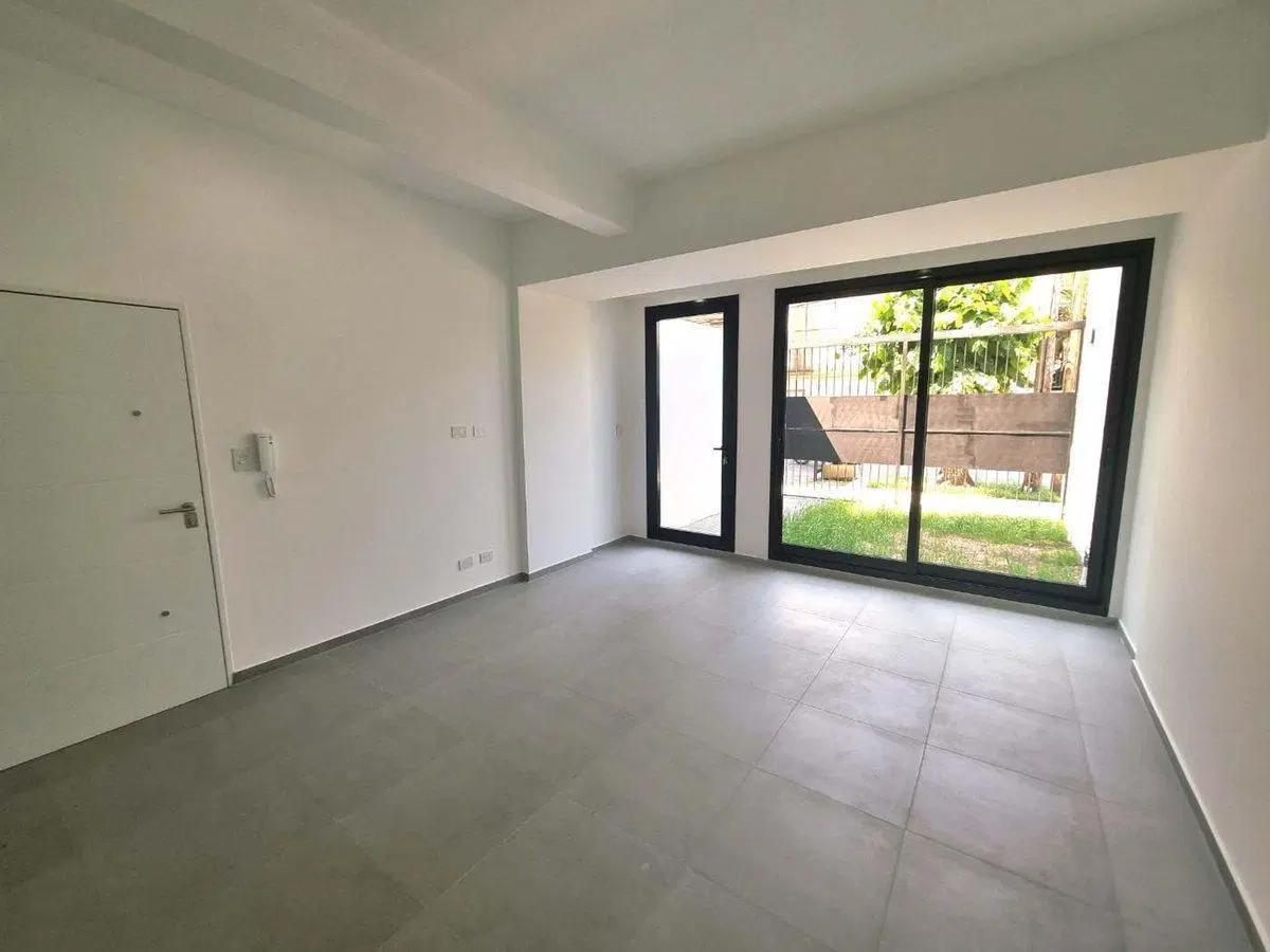 VENTA DEPARTAMENTO 1 AMBIENTE SANTOS LUGARES PATIO 4