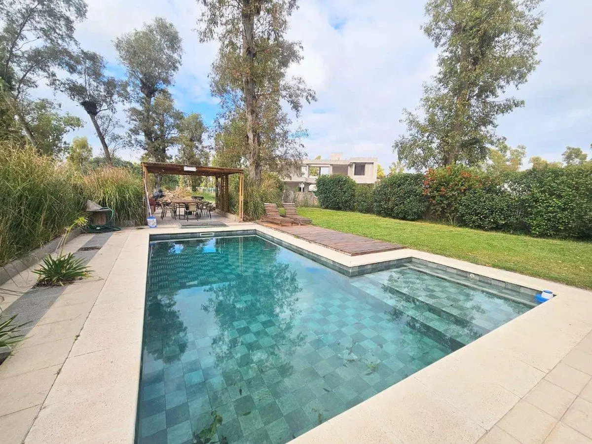 VENTA CASA ALVAREZ DEL BOSQUE 5 AMBIENTES PERMUTA 4