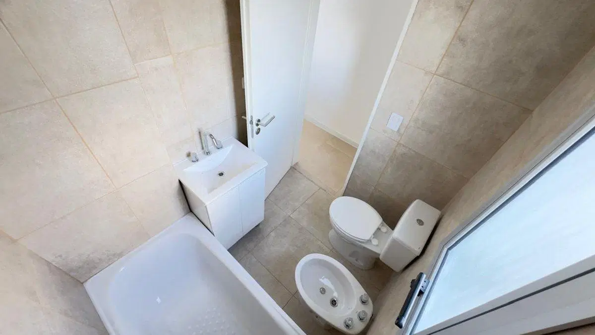 DEPARTAMENTO 2 AMB VENTA CASEROS BALCON COCHERA 5