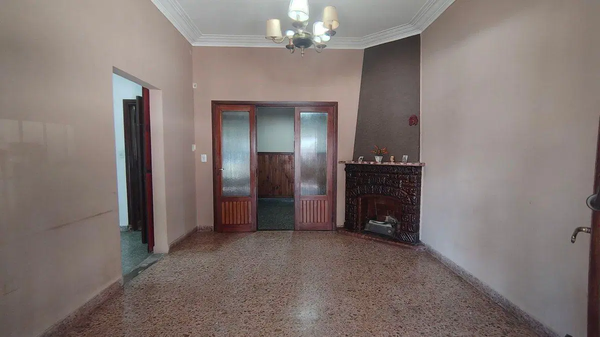 VENTA CASA 4 AMBIENTES BERNAL LOCAL GARAGE 3