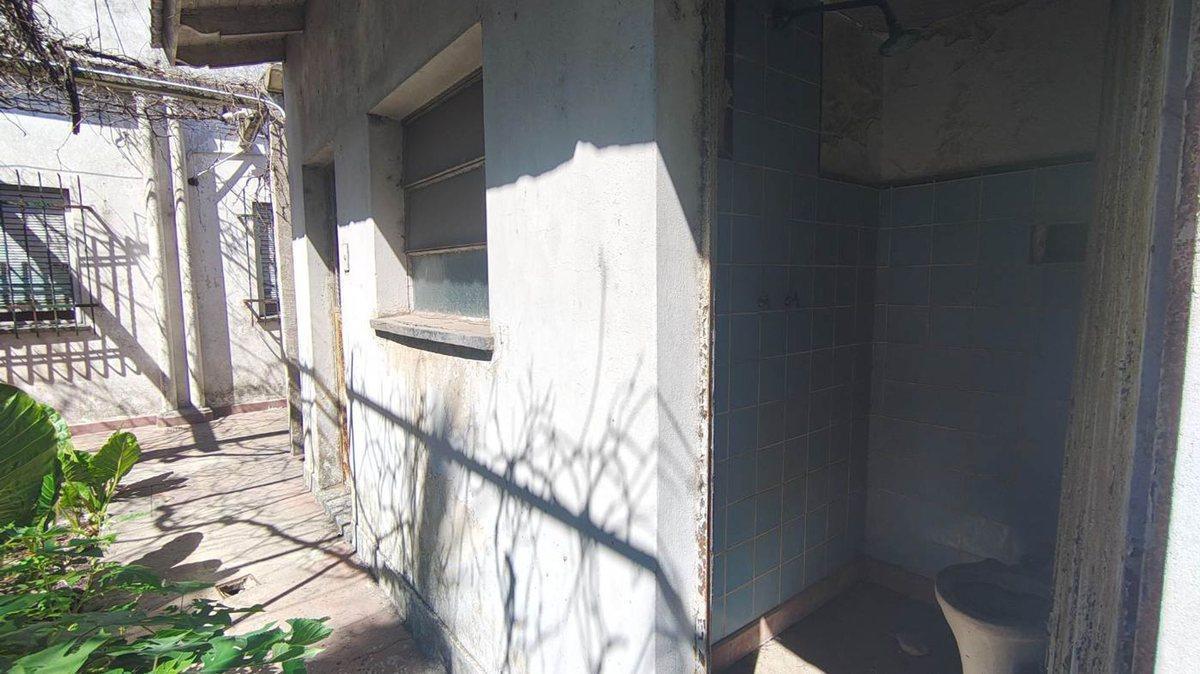 VENTA CASA 4 AMBIENTES BERNAL LOCAL GARAGE
