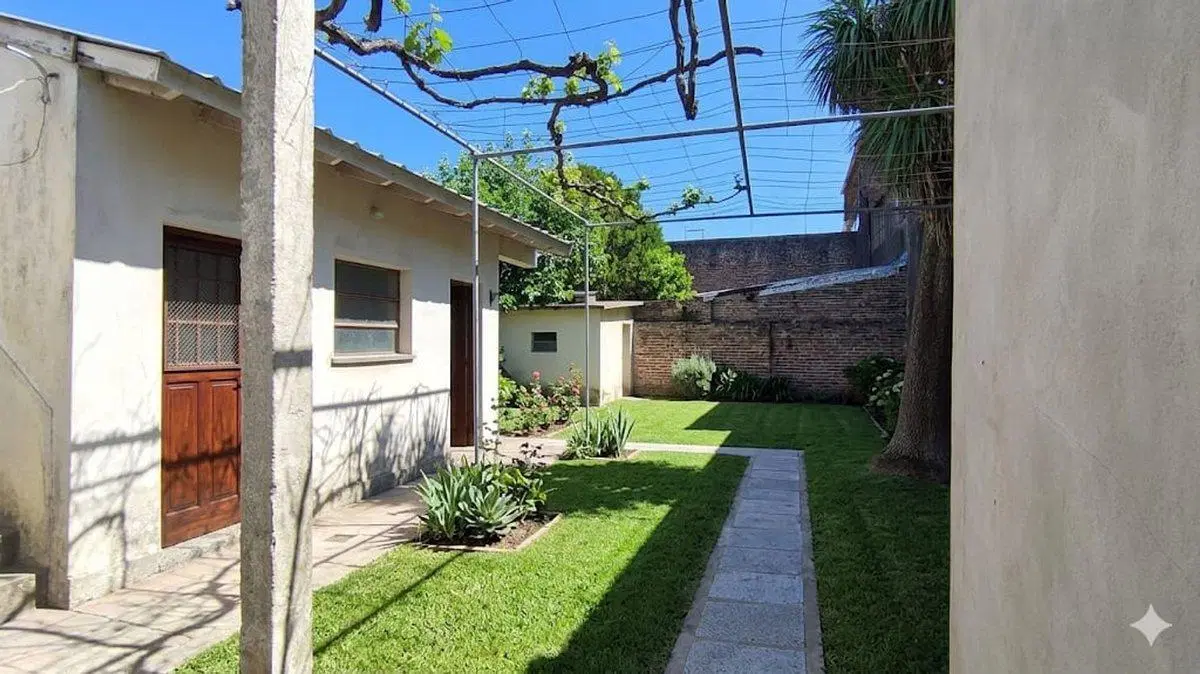 VENTA CASA 4 AMBIENTES BERNAL LOCAL GARAGE 4