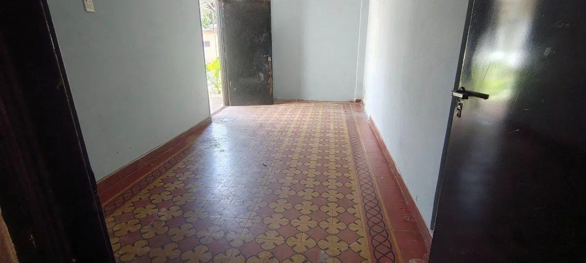 VENTA CASA 4 AMBIENTES BERNAL LOCAL GARAGE 8