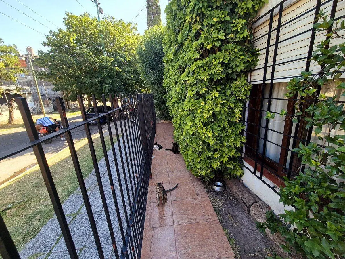 CASA 4 AMBIENTES VENTA MORON MULTIFAMILIAR COCHERA 3