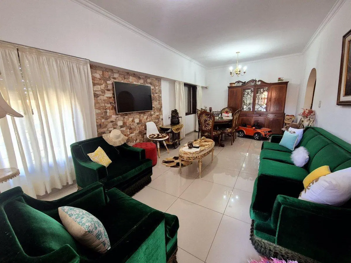 CASA 4 AMBIENTES VENTA MORON MULTIFAMILIAR COCHERA 2