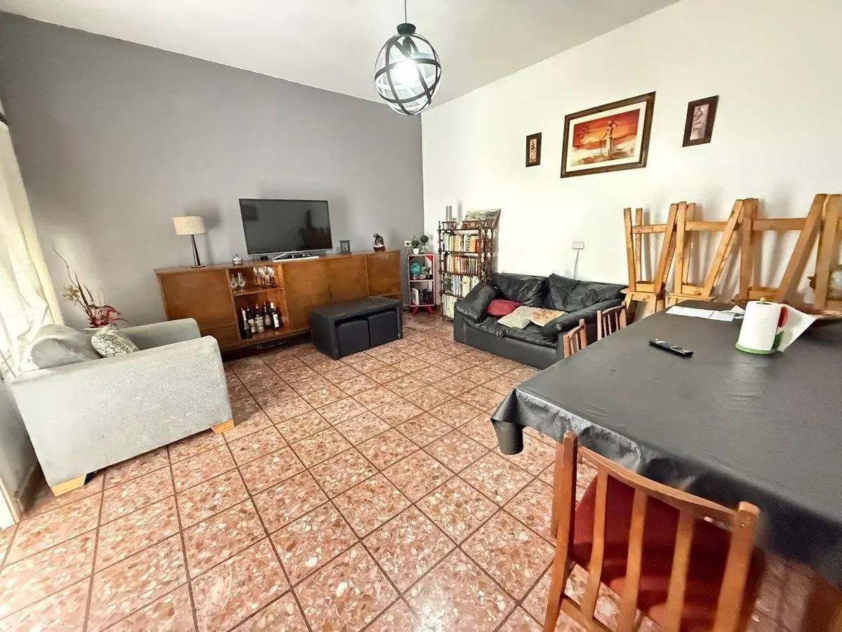 VENTA CASA 4 AMBIENTES EN VILLA INSUPERABLE 5