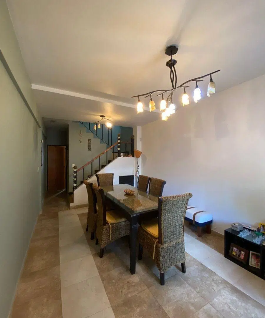 TRIPLEX EN VENTA CASEROS 4 AMBIENTES CON PATIO 2